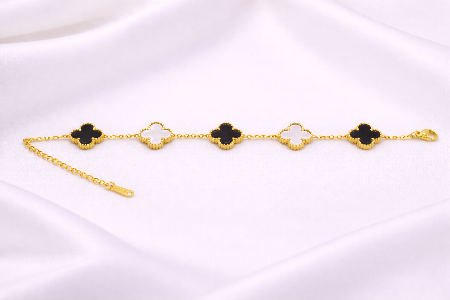 Monochrome Clover Harmony Bracelet