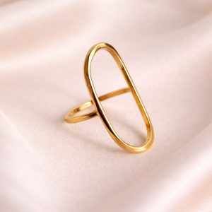 Elara Oval Ring